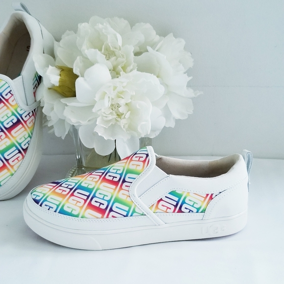 NEW UGG Caplan White Rainbow Slip On Sneakers Size 6 Kids/Youth / Size 8 Women's - Picture 2 of 14
